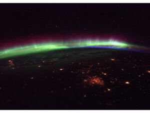 Pôster Luzes de Cidade e Auroras Intensas - NASA - ISS